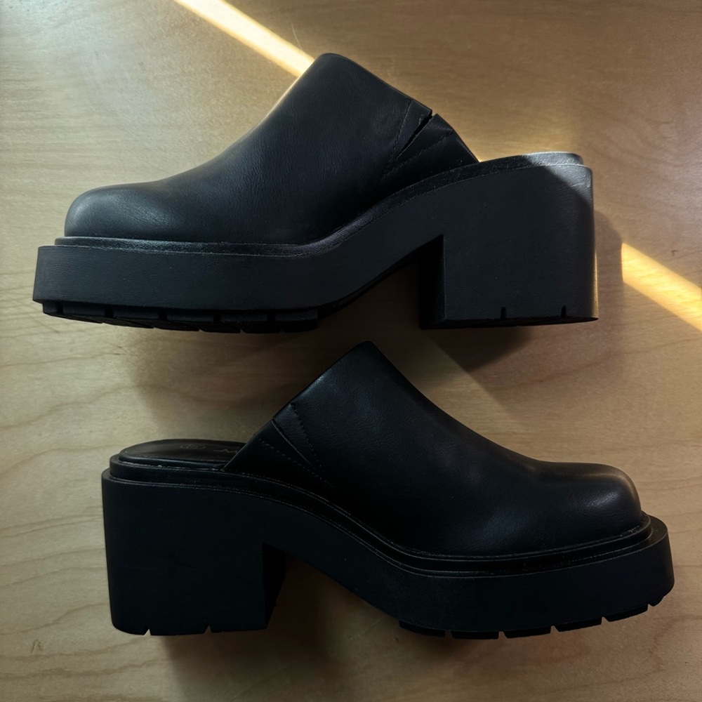 Monki Black Chunky Platform Mule Clogs - Picture 3 of 5